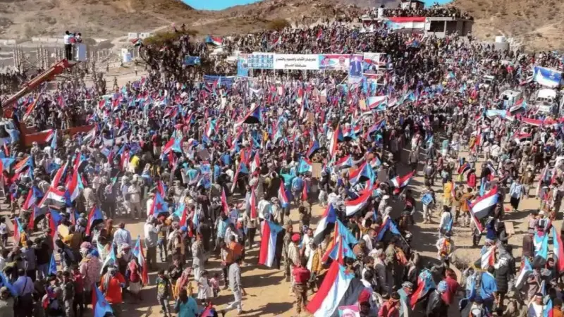 حملة اعتقالات ضد المتظاهرين السلميين أمام قصر معاشيق في عدن