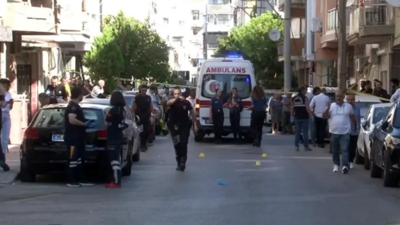 فيديو - هجوم مسلح في إزمير.. مقتل شرطيين وإصابة آخر بجروح خطيرة