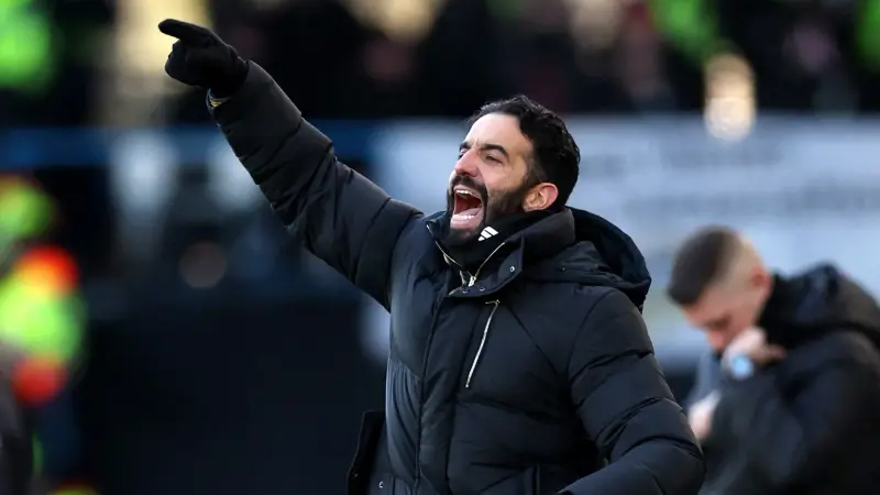 هل تخلص مانشستر يونايتد من مشاكله بإقالة أموريم؟