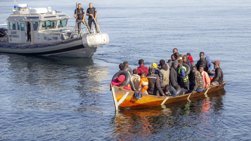 خفر السواحل التونسي ينتشل جثثا "متحللة" لـ13 مهاجرا إفريقيا