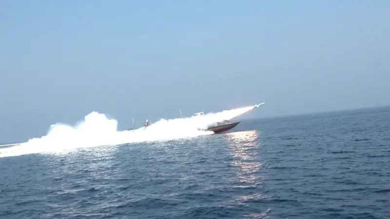 مضيق هرمز.. مناورات عسكرية جديدة تجمع إيران وروسيا