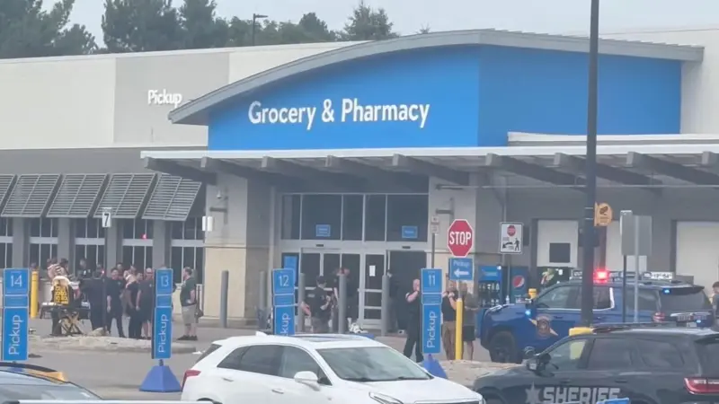 فيديو - ميشيغان.. هجوم بسكين داخل متجر يُسفر عن إصابة 11 شخصا