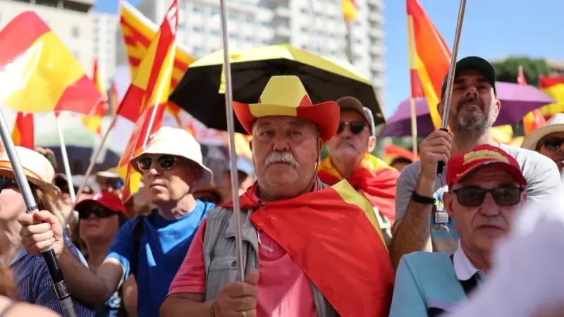 غضب شعبي يجتاح مدريد.. الآلاف في الشوارع ضد حكومة سانشيز