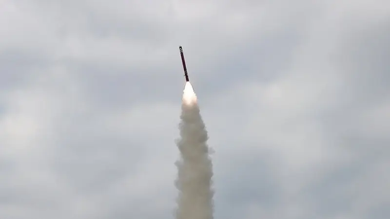 قبيل وصول ترامب إلى سيول.. بيونغ يانغ تستعرض قوتها الصاروخية