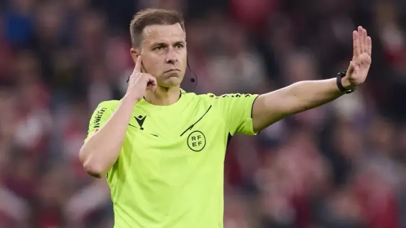 حكم مباراة ريال مدريد اليوم ضد أوساسونا.. إثارة جدل سابقة مع الملكي