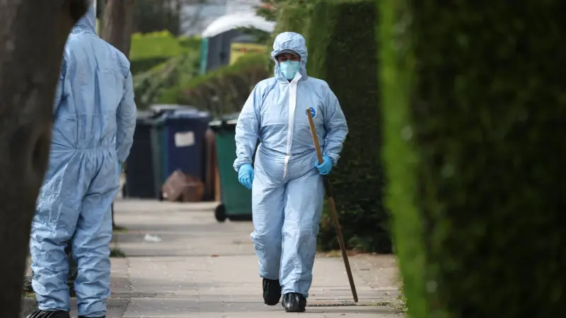 بريطانيا تلقي القبض على 8 أشخاص بتهم التورط في حرق سيارات إسعاف يهودية