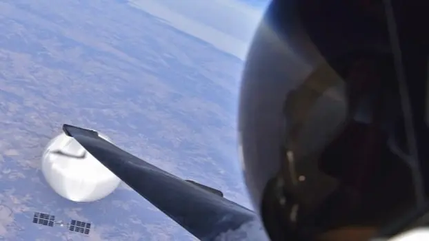 "صورة سيلفي" تثبت وجود طائرة أميركية فوق المنطاد الصيني