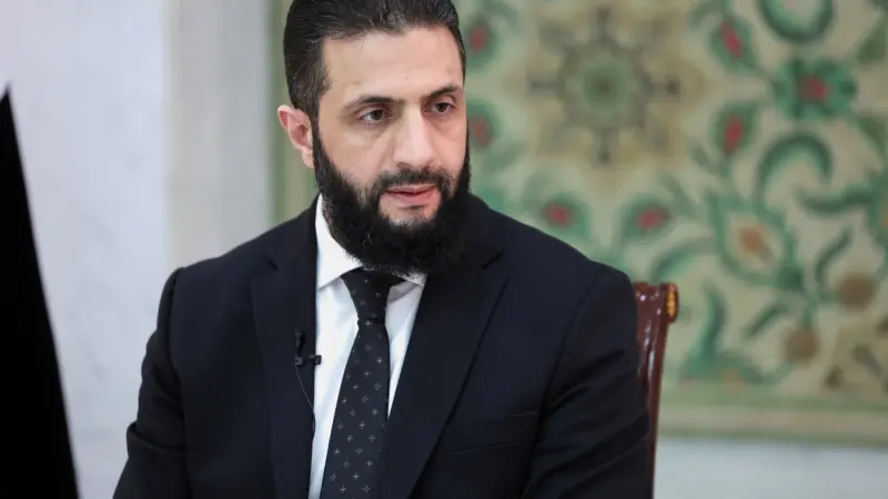 الشرع يبحث مع قائد "سنتكوم" وقف النار بسوريا ونقل معتقلي "داعش"