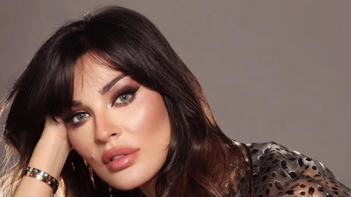 شاركت الفنانة نادين نسيب نجيم متابعيها مقطع فيديو أثناء تجربتها واحدة من حقائب الـPouches (إنستغرام) شاركت الفنانة نادين نسيب نجيم متابعيها مقطع فيديو أثناء تجربتها واحدة من حقائب الـPouches (إنستغرام)