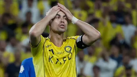 related_news_inside_blogsفيديو - ذهول وغضب.. هكذا كان رد فعل رونالدو بعد تعادل الهلال مع النصر