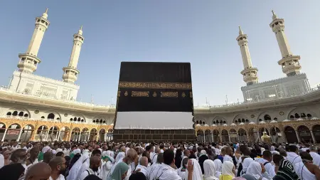 related_news_inside_blogsفيديو - مئات الآلاف من الحجاج يبدأون طواف القدوم في مكة