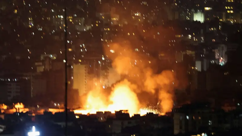 ردّ شديد اللهجة من الرئيس اللبناني ورئيس الحكومة على الغارات الإسرائيلية