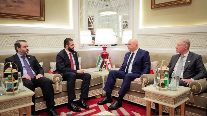 الرئيس اللبناني يلتقي نظيره السوري على هامش قمة الدوحة