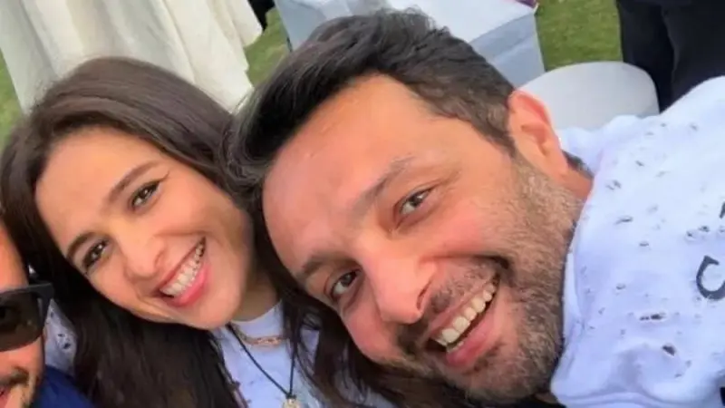 استقبل الخبر بسخرية.. حكم بحبس شقيق ياسمين عبد العزيز شهراً