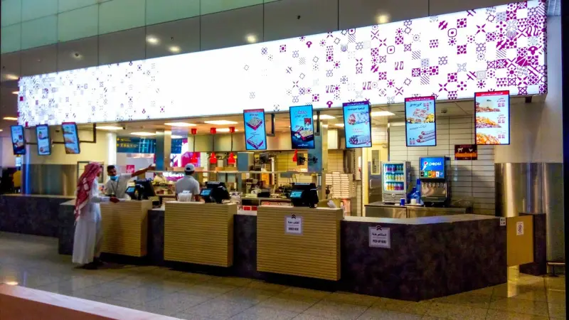 جدل واسع.. شاورمر يفتح 150 وظيفة بدعم من تركي آل الشيخ