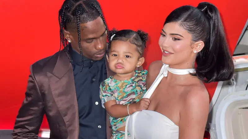 فيديو - اعتقال مغني الراب ترافيس سكوت في باريس