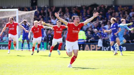 related_news_inside_blogsفيديو - أهداف قاتلة واقتحام جماهيري.. منافسة شرسة في الدرجة الـ5 الإنجليزية تتطلب تدخل الشرطة