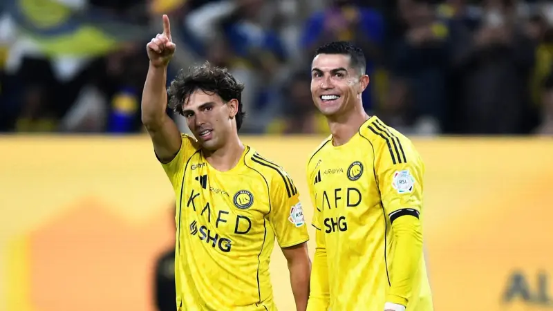 معلق مباراة النصر والأهلي اليوم.. اسم بارز يرافق القمة