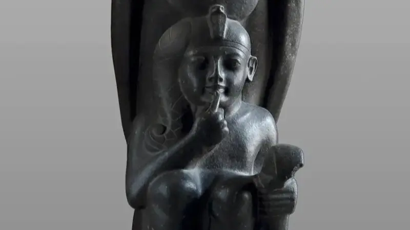 سُرقت القرن الماضي.. سويسرا تعيد قطعة من تمثال لرمسيس الثاني إلى مصر