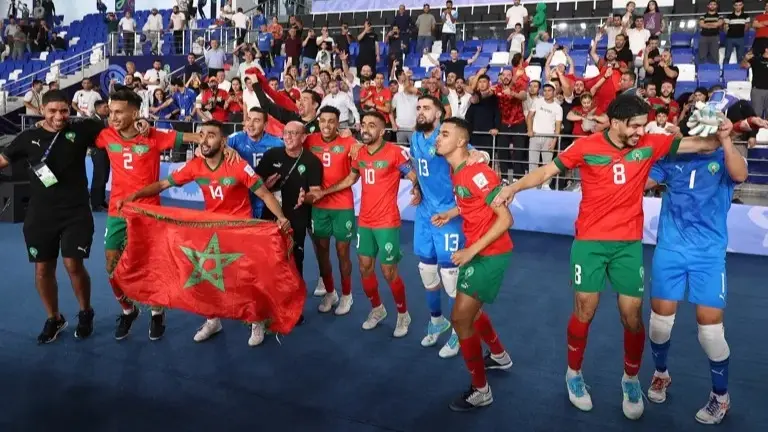 القنوات الناقلة لمباراة منتخب المغرب لكرة الصالات اليوم ضد البرازيل في كأس العالم للفوتسال 2024 مع الموعد