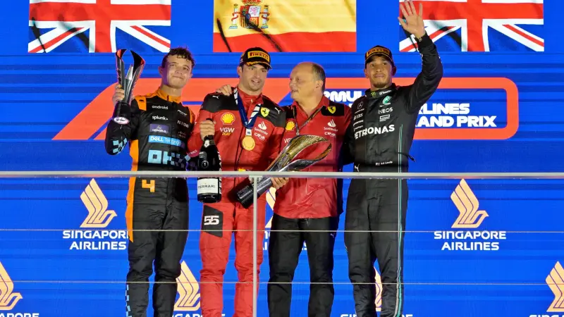 نهاية هيمنة رد بول.. ساينز يفوز بسباق سنغافورة ويعطل مسيرة فيرستابن