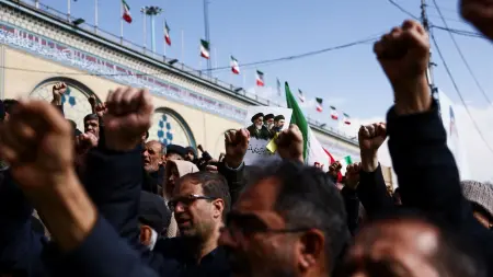 "سيضحي بإيران من أجلها".. هذا حجم ثروة واقتصاد "الحرس الثوري"