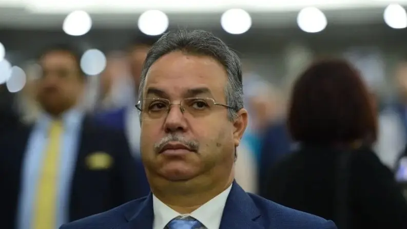 الجزائر.. من هو عبد الوحيد طمار الوزير السابق الملاحق في قضايا فساد؟