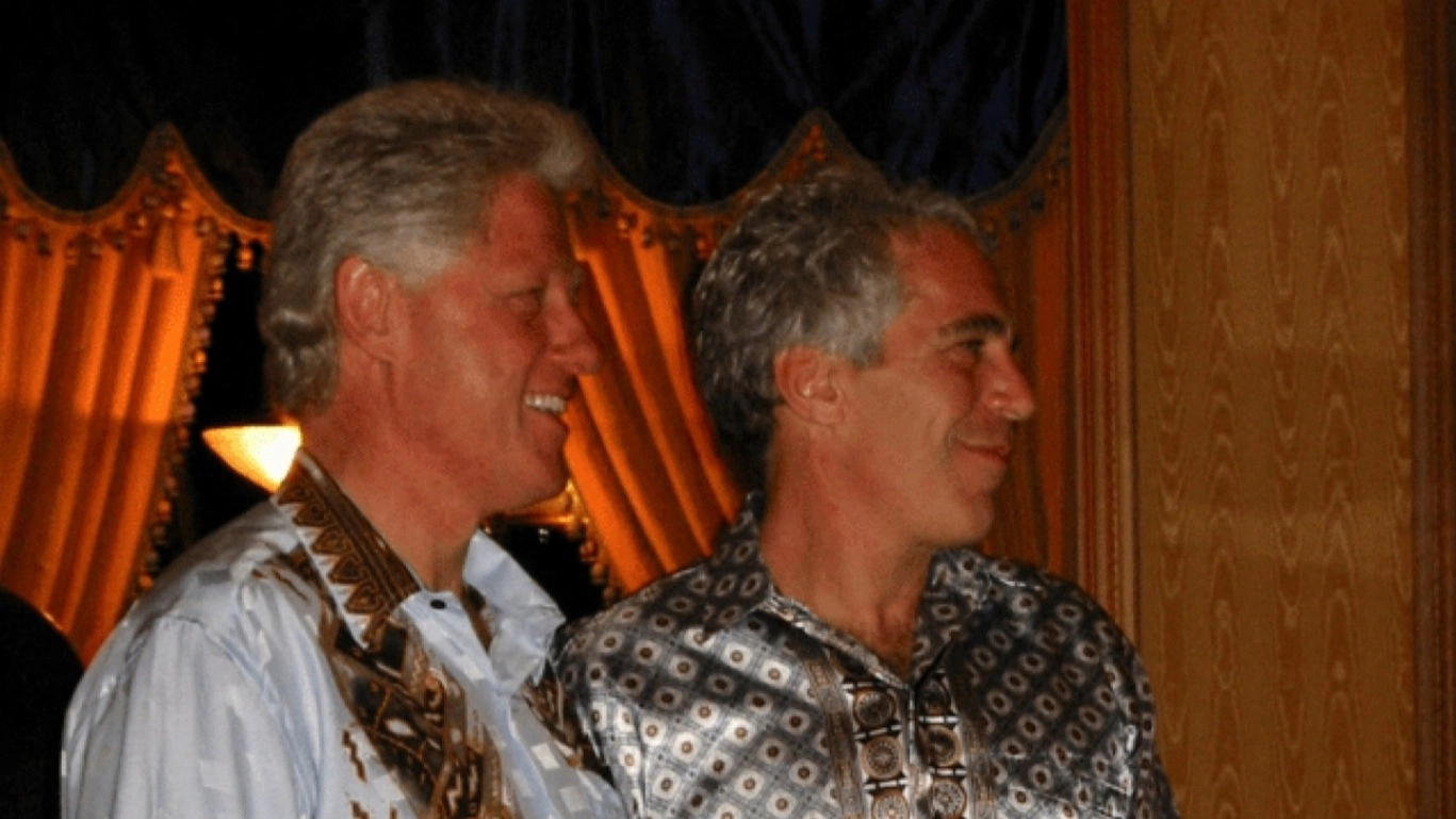 ملفات إبستين تكشف تفاصيل وصوراً جديدة لبيل كلينتون 