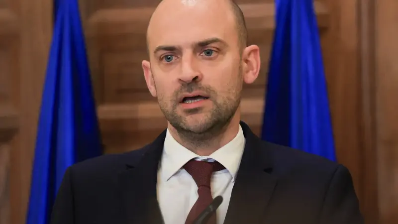 فرنسا تعتزم زيادة التأشيرات للإيرانيين الراغبين باللجوء