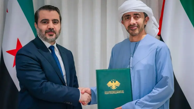 محمد بن زايد يتلقى رسالة من الشرع تسلمها عبد الله بن زايد