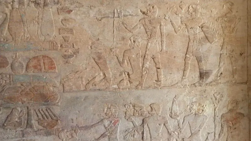 صور - مصر تعلن اكتشاف 3 مقابر فرعونية تعود إلى عصر الدولة الحديثة