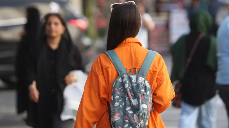 بسبب قواعد اللباس.. حملة قمع جديدة تطال الإيرانيات