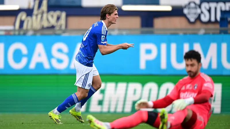 الدوري الإيطالي - نيكو باز يواصل قيادة كومو للحلم الأوروبي باكتساح بيزا