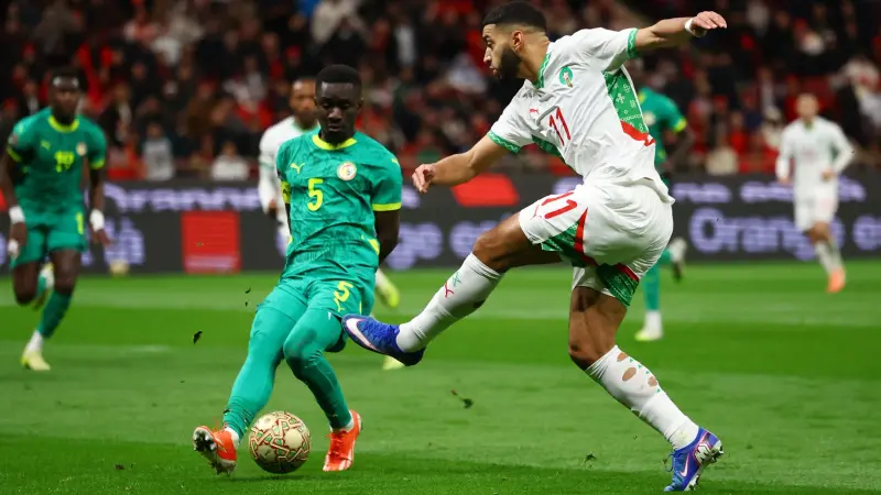 فيديو - إسماعيل الصيباري يُنهي الخلاف مع إدوارد ميندي بعد واقعة "المنشفة"