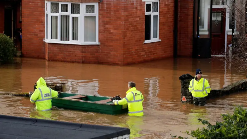 أمطار غزيرة تضرب بريطانيا وتحذير من خطر على الحياة