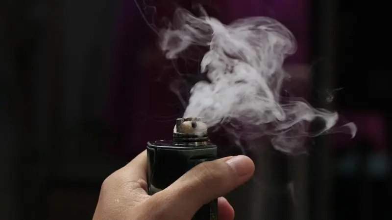 أرقام صادمة تدفع سويسرا للحظر.. "الفيب" يهدد الأطفال والعالم