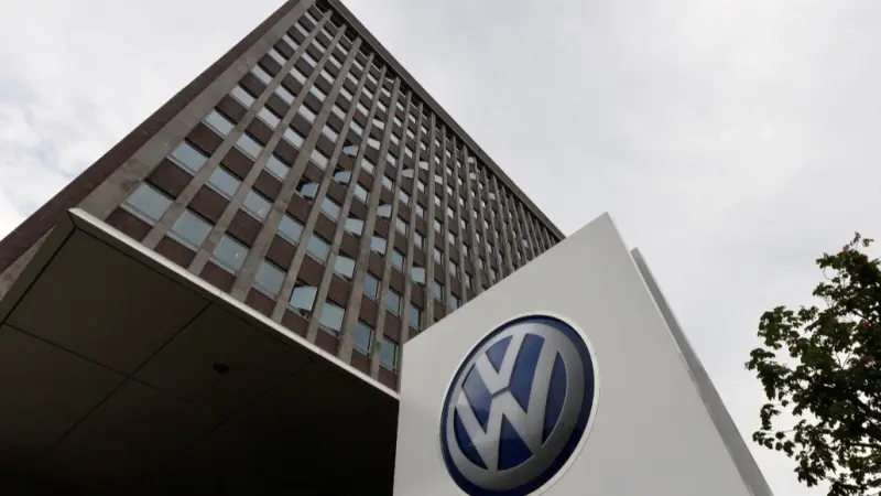 فولكس فاجن ترفع من طموحاتها في عالم السيارات الكهربائية