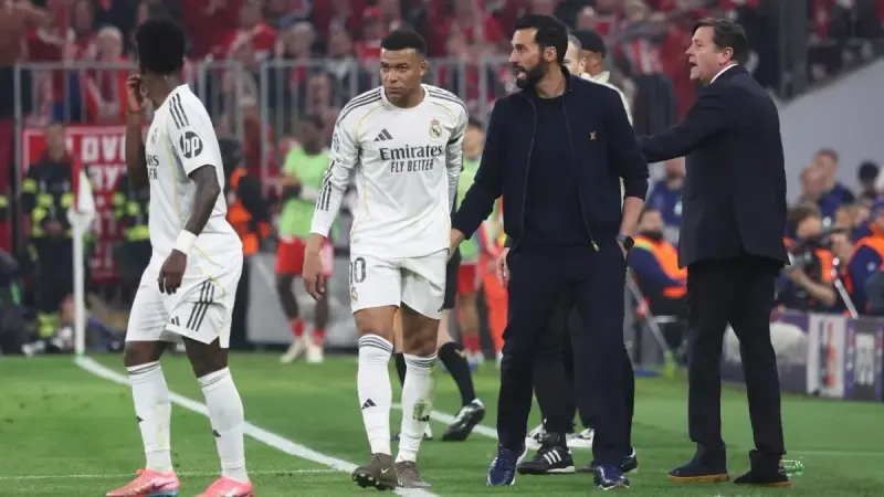 ما تفاصيل اجتماع أربيلوا المفاجئ مع لاعبي ريال مدريد؟