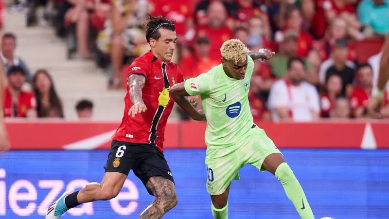 لماذا يرفض "يويفا" نقل مباريات الدوريات المحلية إلى الخارج؟