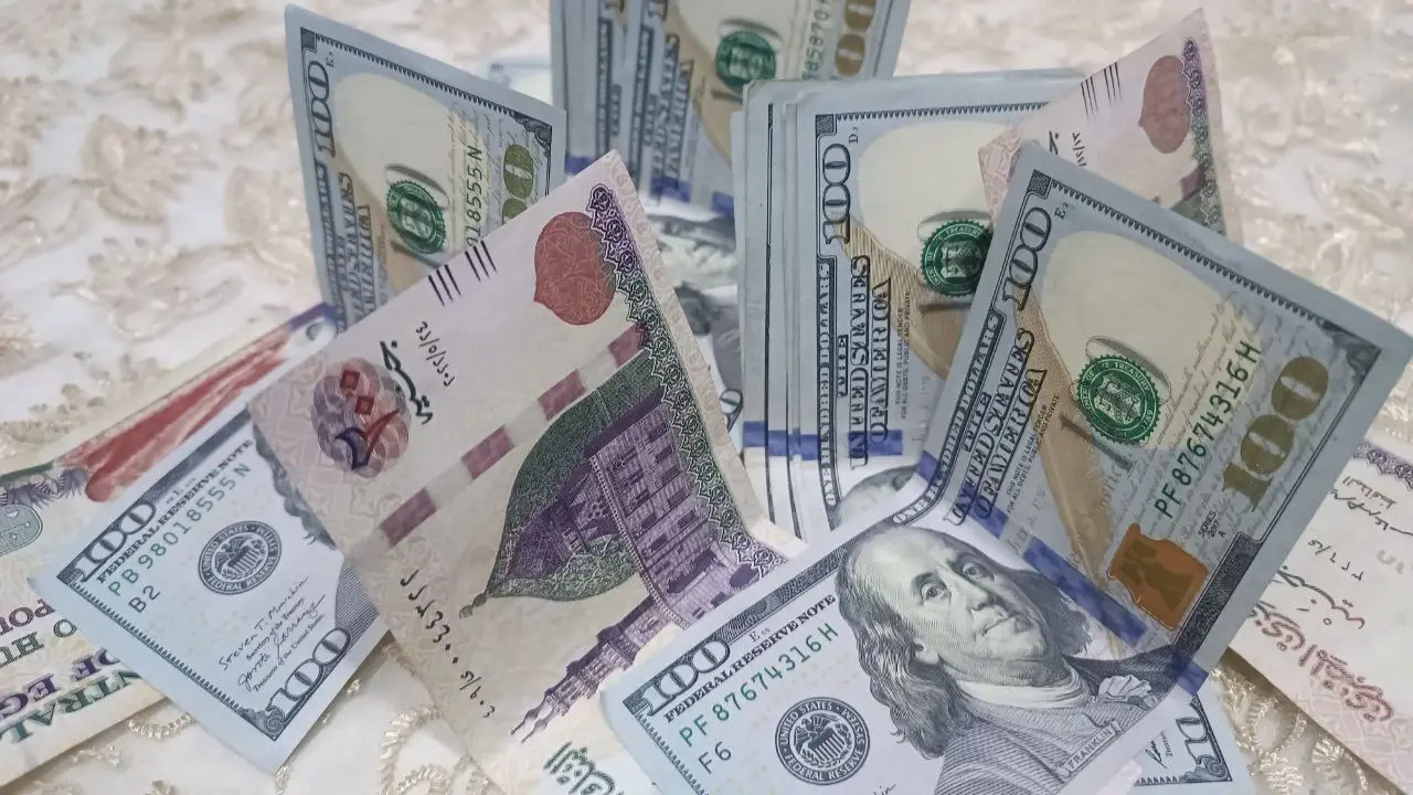 الجنيه المصري عند أقل مستوى له خلال شهر تقريبا الجنيه المصري عند أقل مستوى له خلال شهر تقريبا