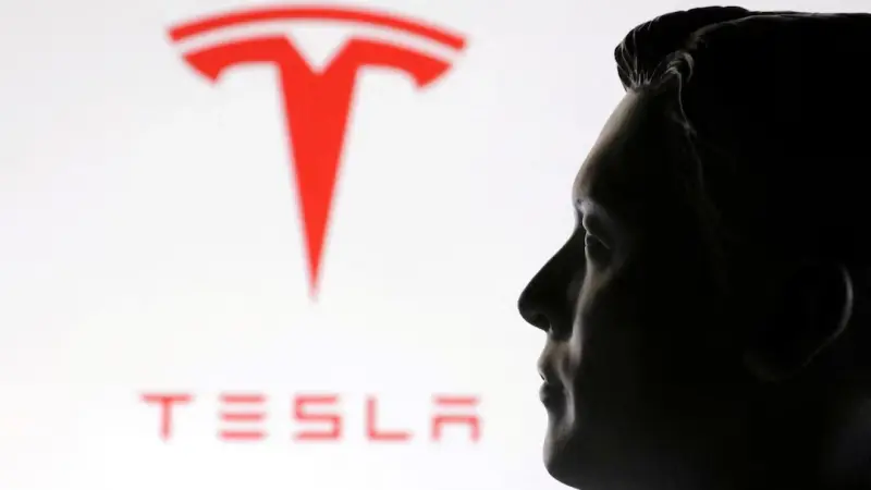 سهم تيسلا يرتفع 1.4%.. هل غذّته ضجة روبوتات الشركة؟