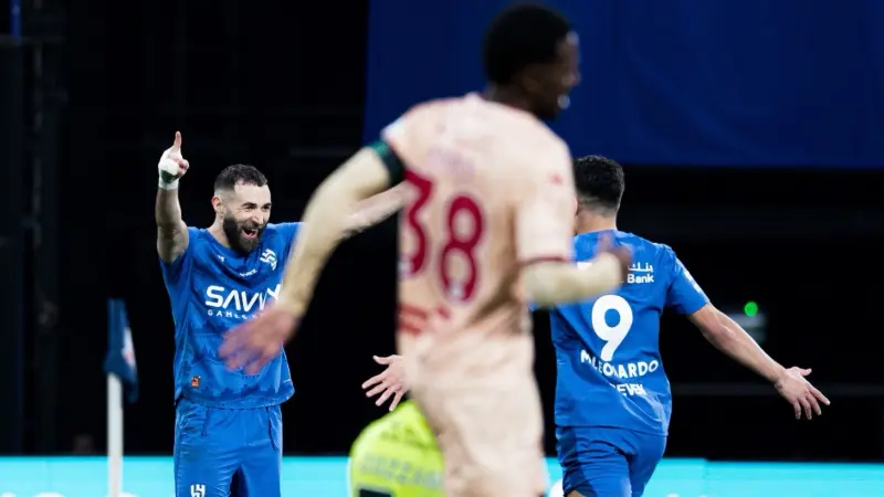 بنزيما يعادل أرقام رونالدو وحمد الله التاريخية بالدوري السعودي