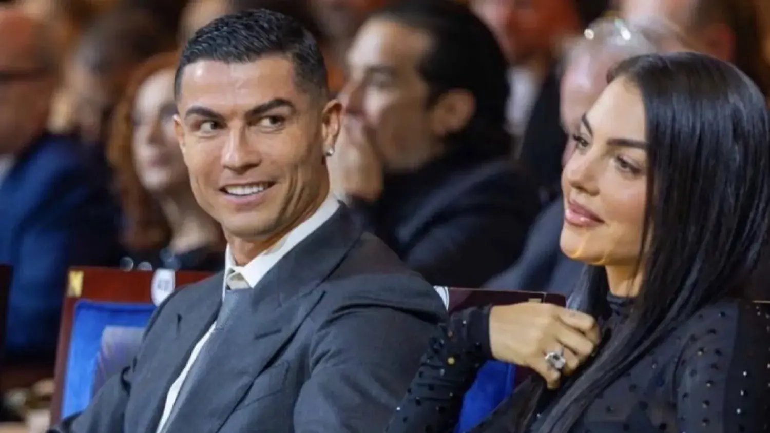 رونالدو تزوج جورجينا خلال حفل سري بالبرتغال (إكس) رونالدو تزوج جورجينا خلال حفل سري بالبرتغال (إكس)