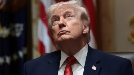 ترامب يكشف الغطاء عن الهدية الغامضة التي أرسلتها إيران