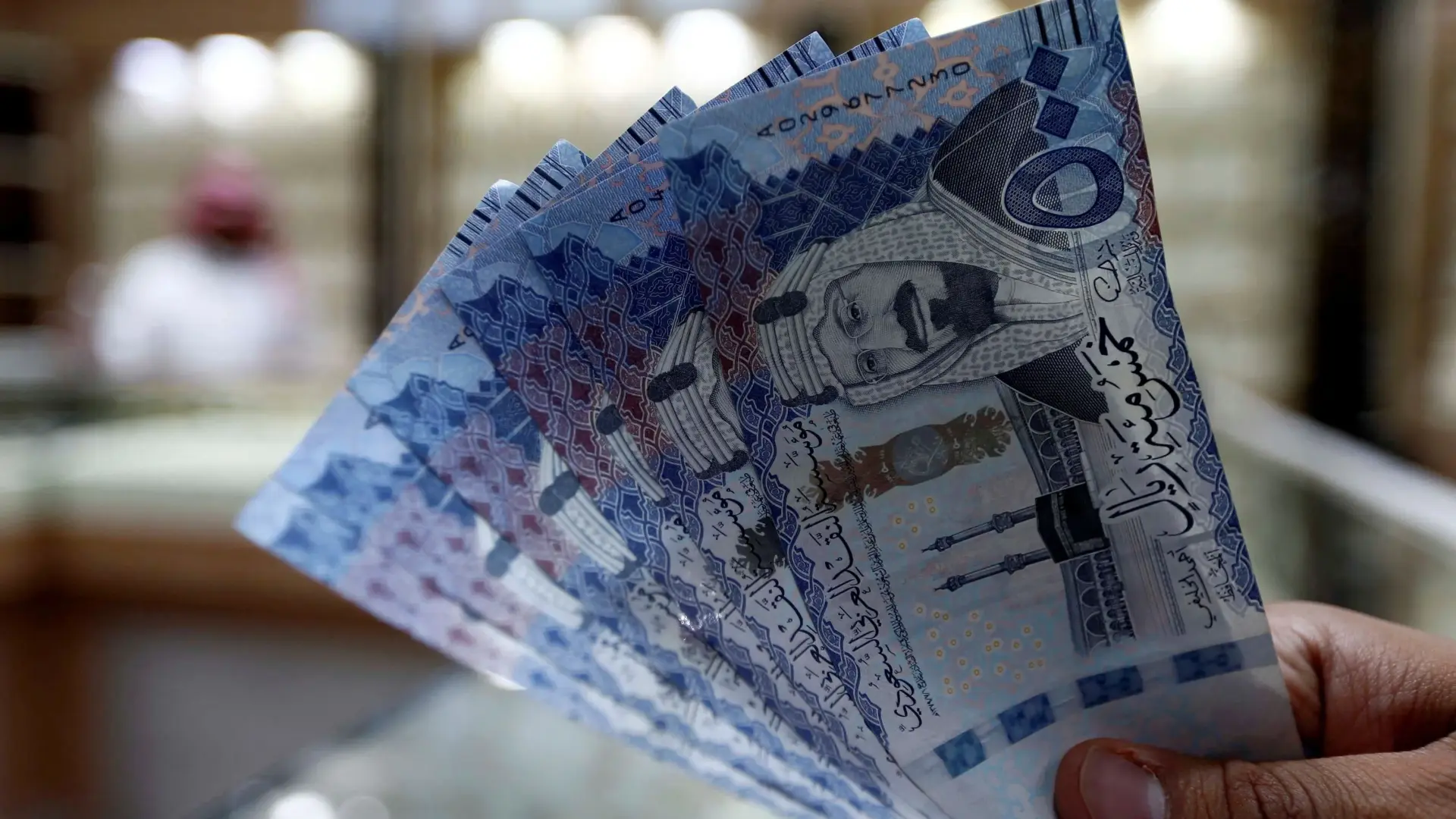 الريال السعودي مقابل الجنيه المصري عند قمة شهرين (رويترز) الريال السعودي مقابل الجنيه المصري عند قمة شهرين (رويترز)