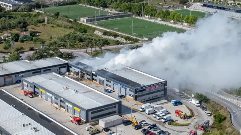 سحابة سامة تُغطي كتالونيا بإسبانيا.. ما القصة؟