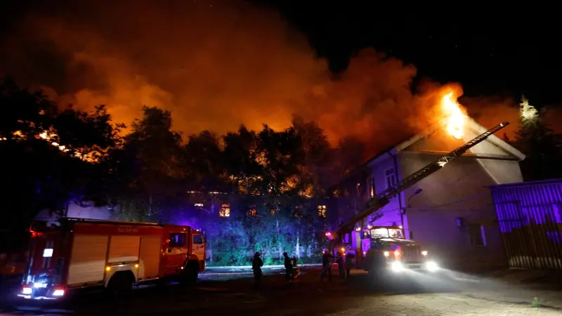 روسيا تتهم أوكرانيا باستخدام قذائف عنقودية في قصف مبنى جامعي في دونيتسك