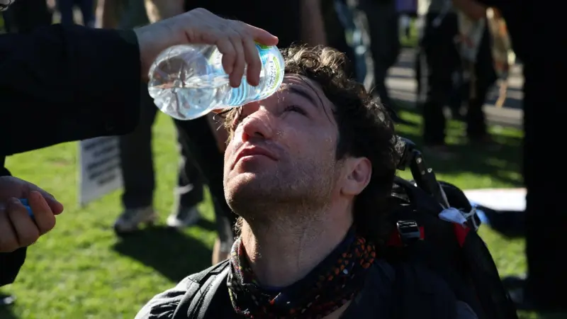 دراسة: عادة بسيطة تساعد في الحد من تهيج العينين