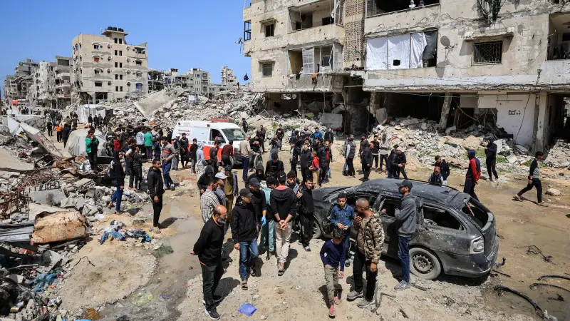 قتلى وجرحى في قصف إسرائيلي قرب مدرسة تؤوي نازحين بغزة