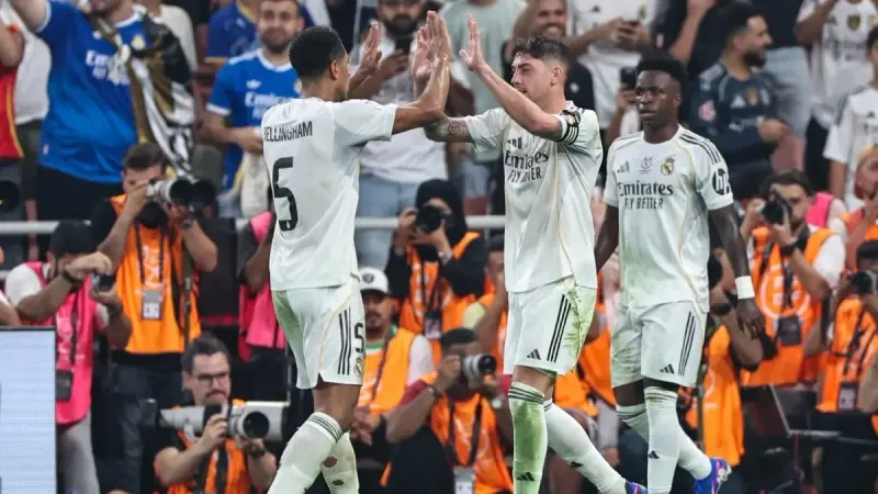 حكم مباراة ريال مدريد وبرشلونة.. صافرة مثيرة للجدل